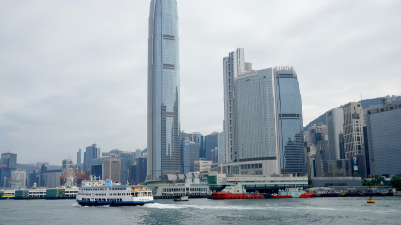 Balade en Star Ferry : Ambiance intemporelle sur le port Victoria Balade_en_Star_Ferry___Ambiance_intemporelle_sur_le_port_Victoria video poster