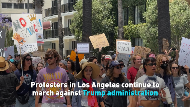 La marche ‘No Kings’ de Los Angeles : Les jeunes s’unissent contre les mesures répressives sur l’immigration La marche 'No Kings' de Los Angeles : Les jeunes s'unissent contre les mesures répressives sur l'immigration video poster