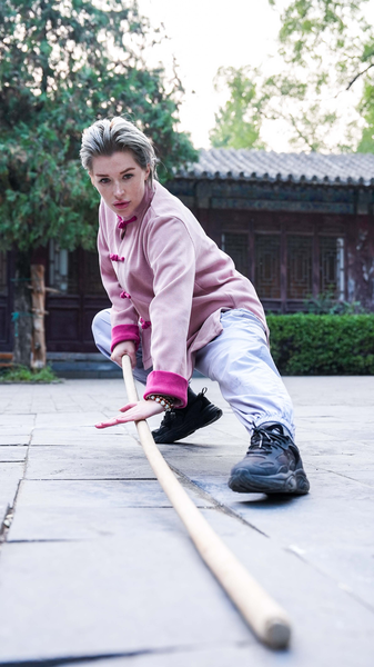 La quête de kung-fu de l’actrice russe Anastasia au Temple Shaolin La quête de kung-fu de l'actrice russe Anastasia au Temple Shaolin video poster