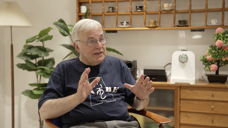 Un professeur de l’UCLA appelle à la réunion des manuscrits en soie Chu âgés de 2 300 ans Un professeur de l'UCLA appelle à la réunion des manuscrits en soie Chu âgés de 2 300 ans video poster