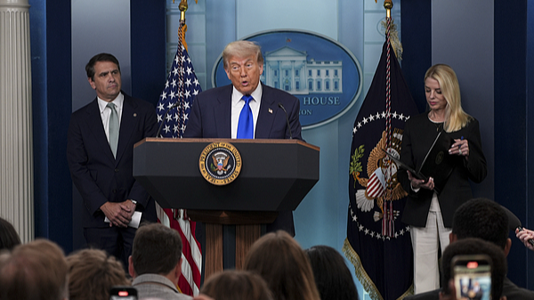 Le Sénat fait avancer le vaste projet de loi de réduction d’impôts et de dépenses de Trump Le Sénat fait avancer le vaste projet de loi de réduction d'impôts et de dépenses de Trump