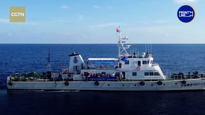 Yangyang le dauphin nage libre au large de Sanya lors de la Journée mondiale des océans video poster