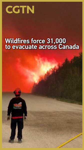 31 000 évacués en raison d’immenses incendies de forêt à travers le Canada 31 000 évacués en raison d'immenses incendies de forêt à travers le Canada video poster