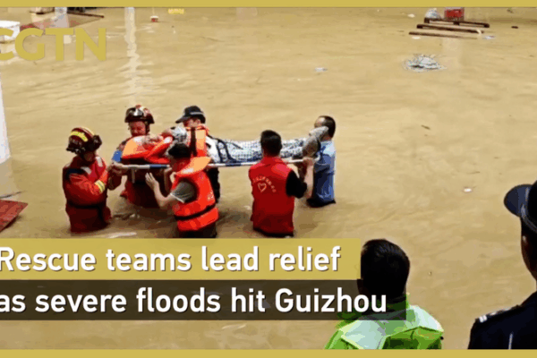 Les équipes de secours se précipitent pour aider les victimes des graves inondations de Guizhou Les équipes de secours se précipitent pour aider les victimes des graves inondations de Guizhou video poster
