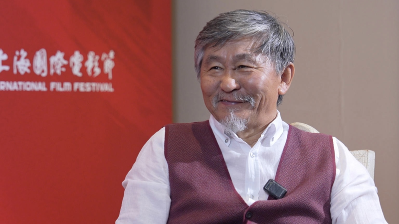Le rêve du réalisateur kirghize : tourner sur le continent chinois après ses débuts au SIFF Le rêve du réalisateur kirghize : tourner sur le continent chinois après ses débuts au SIFF video poster