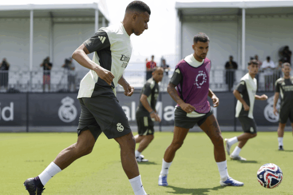 Affrontement au Mondial des Clubs : Forme physique de Mbappé incertaine, Messi contre le PSG Affrontement au Mondial des Clubs : Forme physique de Mbappé incertaine, Messi contre le PSG