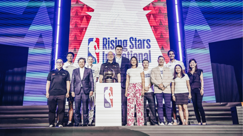 Les équipes de Tsinghua High prennent le devant de la scène lors de l'Invitational NBA Rising Stars