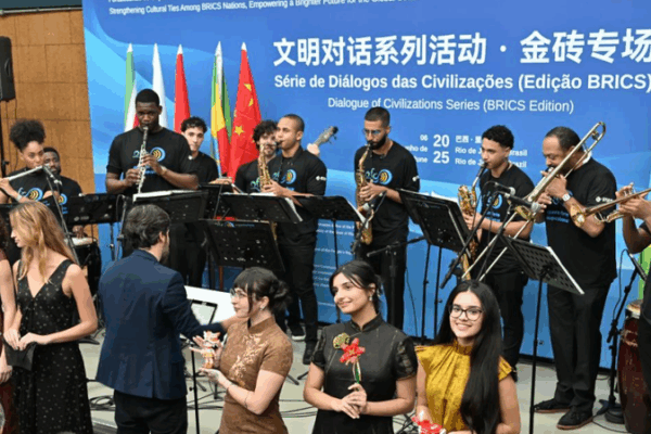 Le Dialogue des Civilisations BRICS Renforce les Liens Culturels pour un Sud Global Plus Lumineux Le_Dialogue_des_Civilisations_BRICS_Renforce_les_Liens_Culturels_pour_un_Sud_Global_Plus_Lumineux