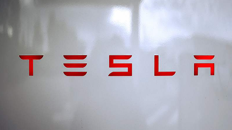 Tesla fait histoire avec la première livraison de voiture entièrement autonome Tesla fait histoire avec la première livraison de voiture entièrement autonome