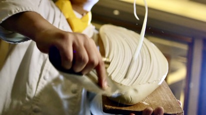Nouilles coupées au couteau du Shanxi : Secrets de la récolte de blé Nouilles coupées au couteau du Shanxi : Secrets de la récolte de blé video poster