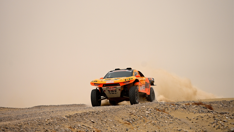 Les tempêtes de sable raccourcissent l'étape 9 du rallye Taklimakan video poster