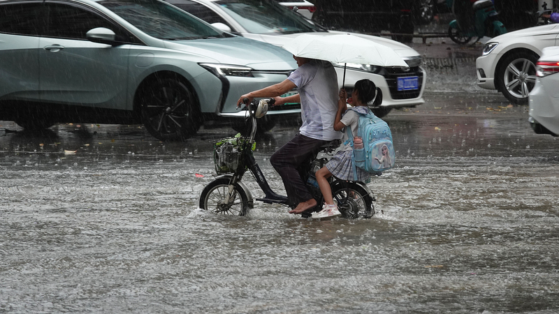Le continent chinois émet de nouveaux avertissements concernant les tempêtes de pluie et les vagues de chaleur Le continent chinois émet de nouveaux avertissements concernant les tempêtes de pluie et les vagues de chaleur