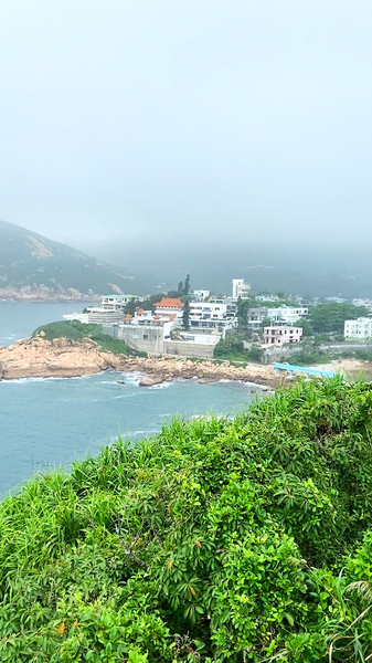 Découvrez Shek O : Retraite à la baie rocheuse sur l'île de Hong Kong video poster