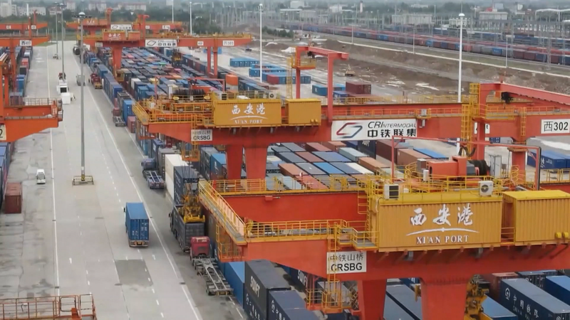 L’expansion du commerce en Asie centrale alimente la montée du Sud global L'expansion du commerce en Asie centrale alimente la montée du Sud global video poster