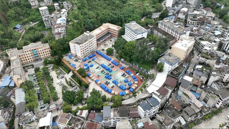 Les abris contre les inondations de Rongjiang offrent sécurité et solidarité Les abris contre les inondations de Rongjiang offrent sécurité et solidarité video poster