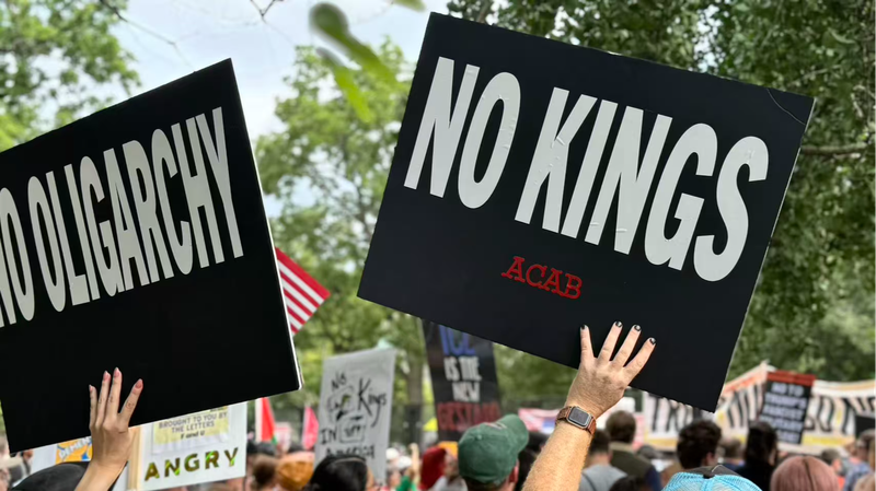 Le défilé militaire de Trump déclenche des protestations nationales ‘Pas de Rois’ Le défilé militaire de Trump déclenche des protestations nationales 'Pas de Rois'