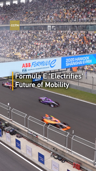 La course sprint de Formula E à Shanghai : vers la mobilité de demain video poster