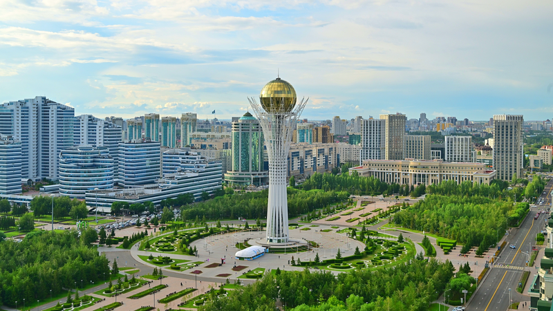 Xi Jinping atterrit à Astana pour le 2e sommet Chine-Asie centrale Xi Jinping atterrit à Astana pour le 2e sommet Chine-Asie centrale