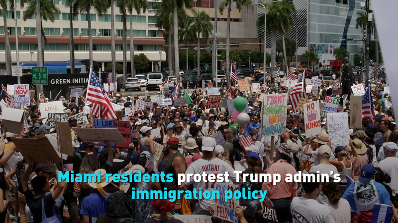 Les immigrants de Miami défient la politique d’immigration de Trump Les immigrants de Miami défient la politique d'immigration de Trump video poster