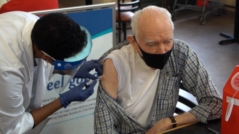 Un nouveau variant du COVID-19 se propage alors que les États-Unis réduisent le personnel de santé publique Un nouveau variant du COVID-19 se propage alors que les États-Unis réduisent le personnel de santé publique video poster