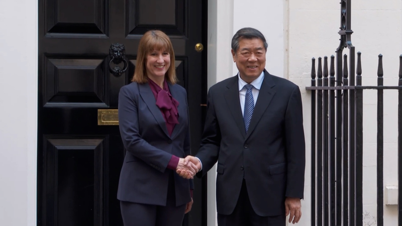 Le vice-premier ministre chinois He Lifeng rencontre la chancelière britannique Rachel Reeves à Londres Le vice-premier ministre chinois He Lifeng rencontre la chancelière britannique Rachel Reeves à Londres video poster