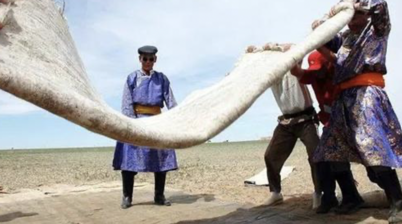 Au-delà des tapis en feutre : l’histoire épique du Kirghizistan et de la Mongolie intérieure Au-delà des tapis en feutre : l'histoire épique du Kirghizistan et de la Mongolie intérieure