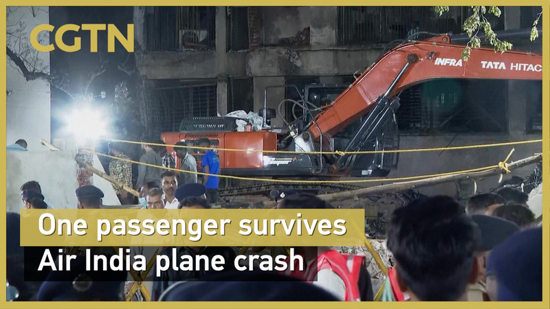 Le Dreamliner d’Air India s’écrase dans un foyer à Ahmedabad, plus de 265 morts Le Dreamliner d'Air India s'écrase dans un foyer à Ahmedabad, plus de 265 morts video poster