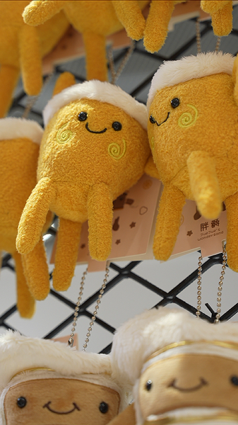 Le SIFF dévoile les peluches du prix Golden Goblet pour les fans Le SIFF dévoile les peluches du prix Golden Goblet pour les fans video poster