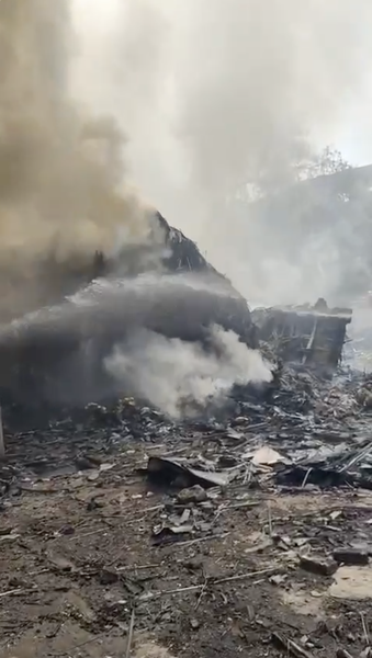 Un vol d’Air India s’écrase à Ahmedabad, 242 morts Un vol d'Air India s'écrase à Ahmedabad, 242 morts video poster
