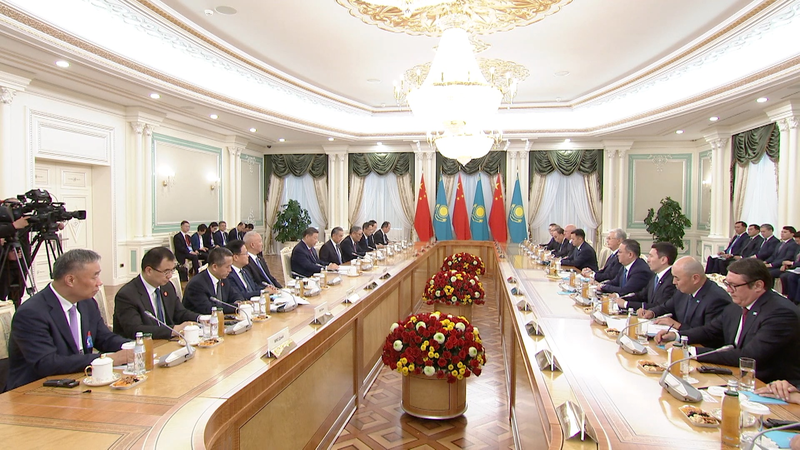 Xi Jinping et Tokayev célèbrent l’amitié durable entre la Chine et le Kazakhstan à Astana Xi Jinping et Tokayev célèbrent l'amitié durable entre la Chine et le Kazakhstan à Astana video poster