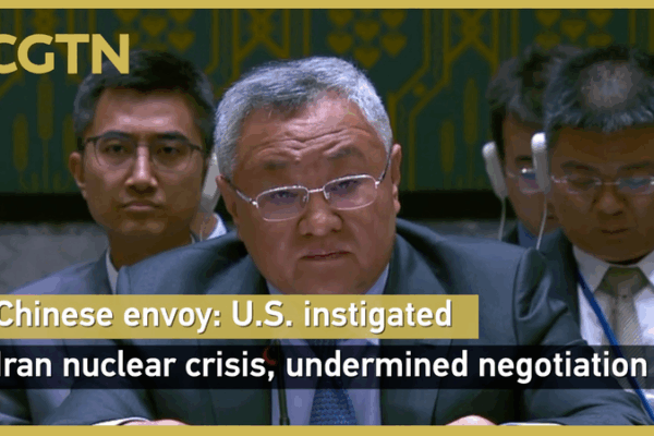 L’envoyé chinois accuse les États-Unis d’attiser la crise nucléaire iranienne L'envoyé chinois accuse les États-Unis d'attiser la crise nucléaire iranienne video poster