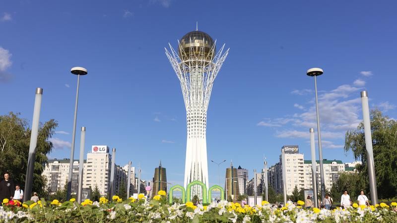 Xi et les dirigeants d’Asie centrale posent pour une photo de groupe au sommet d’Astana Xi_et_les_dirigeants_d_Asie_centrale_posent_pour_une_photo_de_groupe_au_sommet_d_Astana