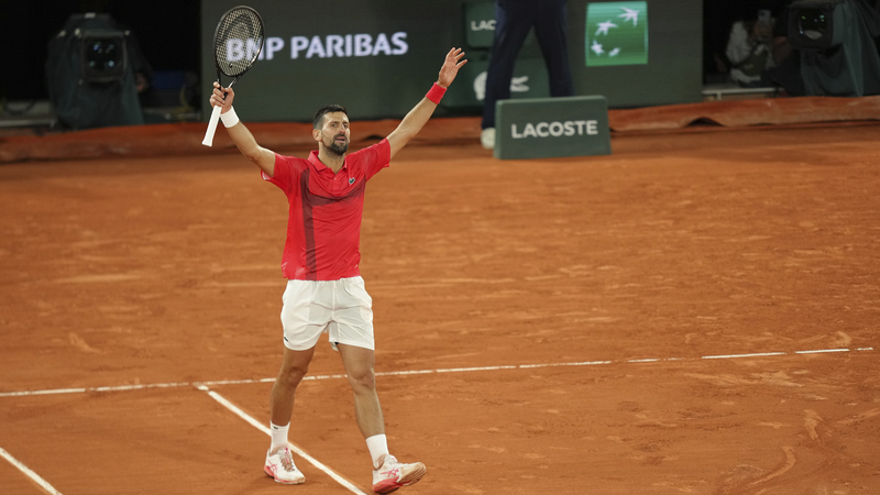 Djokovic déjoue Zverev, prépare une demi-finale contre Sinner à Roland-Garros Djokovic déjoue Zverev, prépare une demi-finale contre Sinner à Roland-Garros