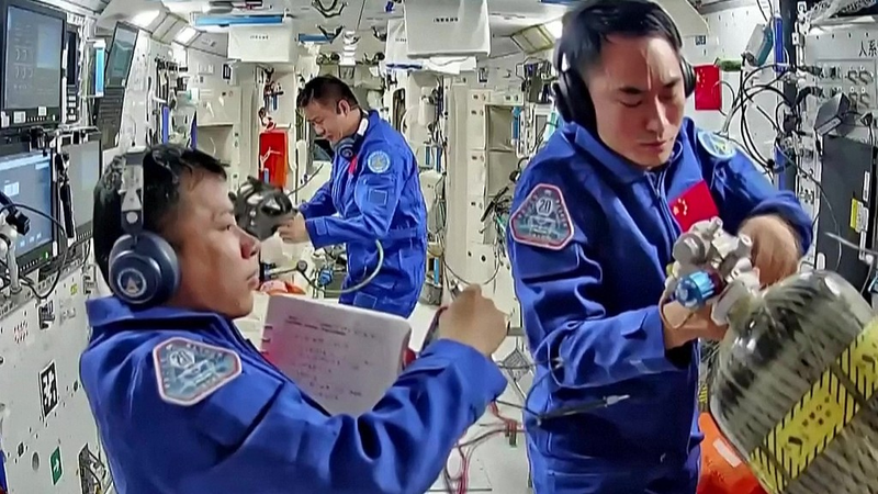 Des étudiants hongrois dialoguent en direct avec des astronautes de la station spatiale chinoise Des étudiants hongrois dialoguent en direct avec des astronautes de la station spatiale chinoise