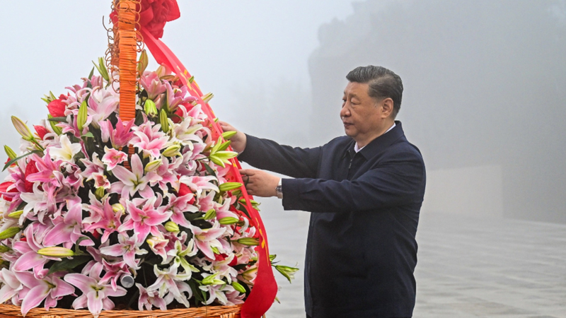 Xi Jinping rend hommage aux martyrs de la résistance à Shanxi video poster