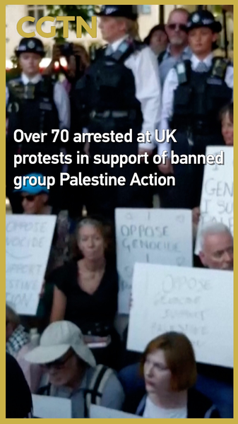 Plus de 70 arrêtés alors que des manifestations éclatent au Royaume-Uni contre l'interdiction de Palestine Action video poster