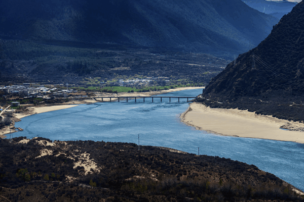 La Chine lance un ambitieux méga-projet hydroélectrique sur le Yarlung Zangbo La Chine lance un ambitieux méga-projet hydroélectrique sur le Yarlung Zangbo