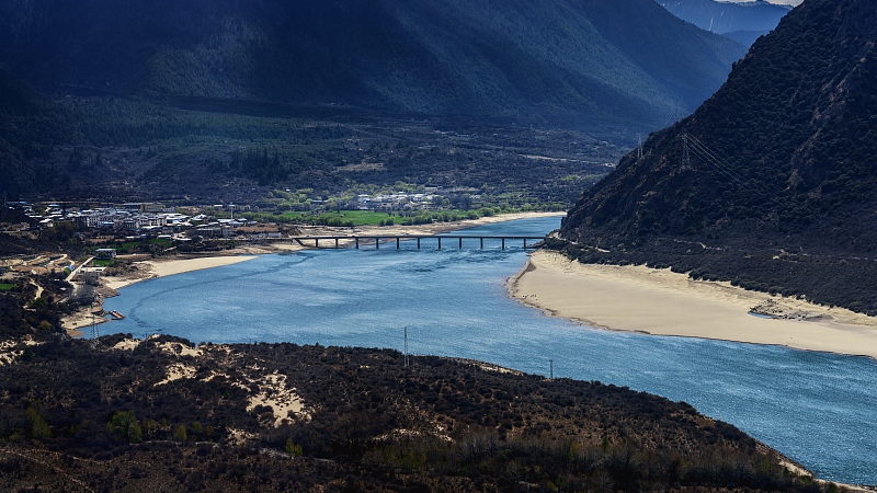 La Chine lance un ambitieux méga-projet hydroélectrique sur le Yarlung Zangbo
