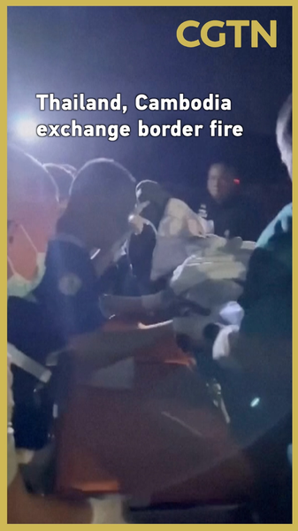 La Thaïlande et le Cambodge échangent des tirs à la frontière disputée video poster