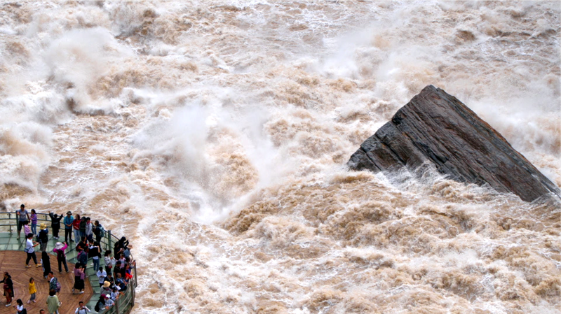 Évasion estivale : ressentez la puissance de la nature à la gorge du Tigre bondissant Évasion estivale : ressentez la puissance de la nature à la gorge du Tigre bondissant