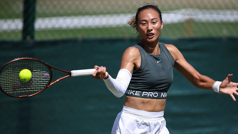 Zheng Qinwen mène la Chine lors des finales de la Billie Jean King Cup 2025 Zheng Qinwen mène la Chine lors des finales de la Billie Jean King Cup 2025