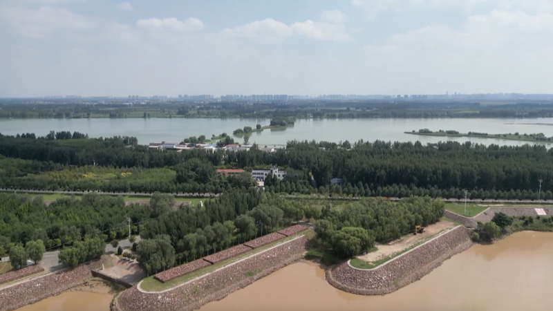 Le fossé ancien rénové suscite un nouvel engouement touristique à Kaifeng Le fossé ancien rénové suscite un nouvel engouement touristique à Kaifeng video poster