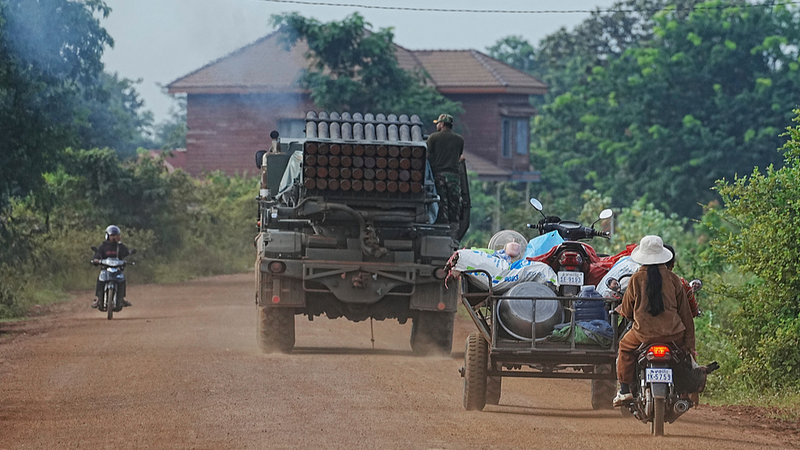 La Thaïlande et le Cambodge échangent des tirs à la frontière alors que l’ONU cherche un cessez-le-feu La Thaïlande et le Cambodge échangent des tirs à la frontière alors que l'ONU cherche un cessez-le-feu