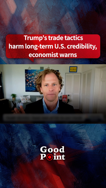Un économiste avertit que les ordres commerciaux de Trump menacent la crédibilité des États-Unis Un économiste avertit que les ordres commerciaux de Trump menacent la crédibilité des États-Unis video poster