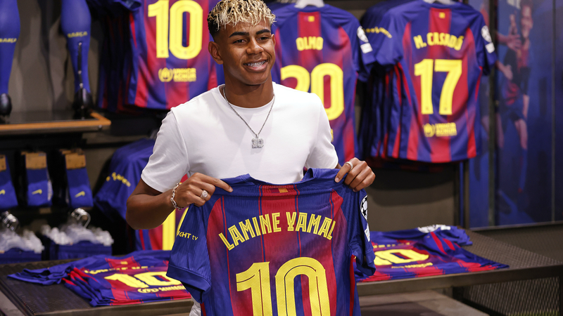Lamine Yamal signe un nouveau contrat et revendique le mythique numéro 10 de Barcelone