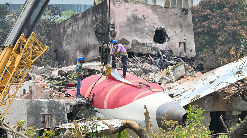 Enquête sur le crash d’Air India : arrêt soudain de carburant avant l’impact Enquête sur le crash d'Air India : arrêt soudain de carburant avant l'impact