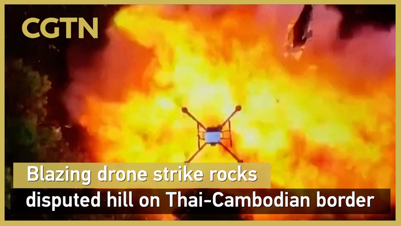 Frappe de drone secoue colline disputée à la frontière thaïlando-cambodgienne Frappe de drone secoue colline disputée à la frontière thaïlando-cambodgienne video poster