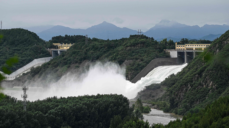 De fortes pluies déclenchent de graves inondations dans le nord de la Chine De fortes pluies déclenchent de graves inondations dans le nord de la Chine video poster