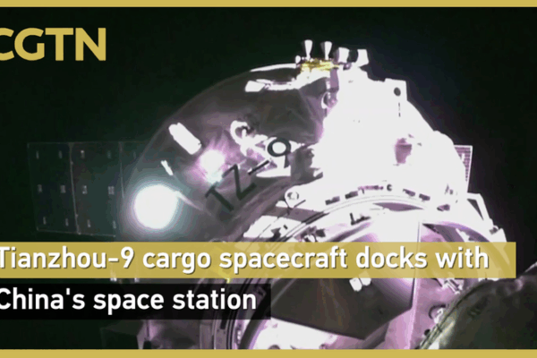 Tianzhou-9 s’amarre à la station spatiale chinoise, l’équipage de Shenzhou-20 commence le transfert de cargaison Tianzhou-9 s'amarre à la station spatiale chinoise, l'équipage de Shenzhou-20 commence le transfert de cargaison video poster