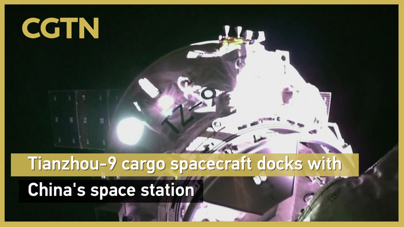Tianzhou-9 s'amarre à la station spatiale chinoise, l'équipage de Shenzhou-20 commence le transfert de cargaison video poster